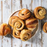 Hulp in de bakkerijwinkel