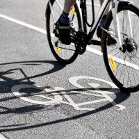 Helpen bij de fietsschool